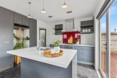 Photo of property in 27 Rospeath Crescent, Spotswood, New Plymouth, 4310