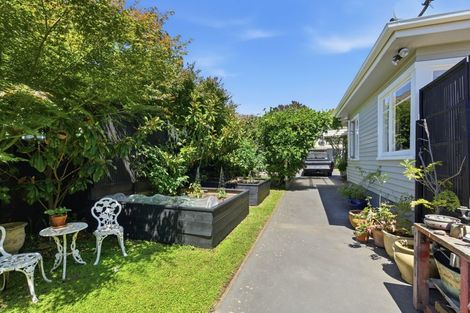 Photo of property in 32 Martindales Road, Heathcote Valley, Christchurch, 8022