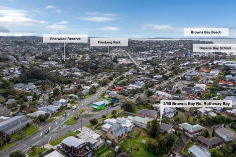 Photo of property in 2/90 Browns Bay Road, Rothesay Bay, Auckland, 0630