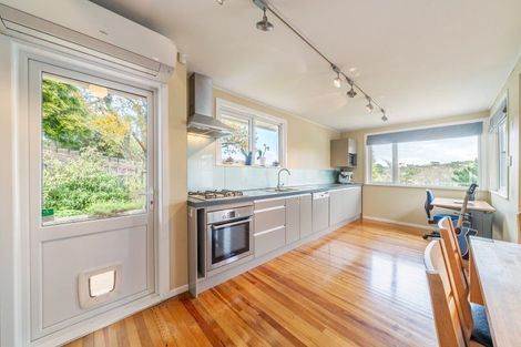 Photo of property in 35 Poto Road, Normandale, Lower Hutt, 5010