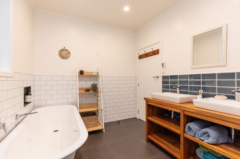 Photo of property in 14 Oakland Avenue, Saint Johns Hill, Whanganui, 4500