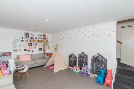 Photo of property in 62 Kakariki Grove, Waikanae, 5036