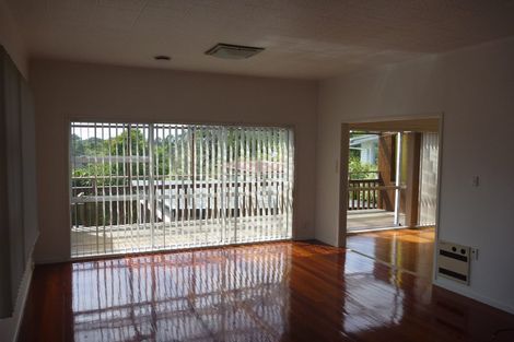 Photo of property in 21 Lake Road, Northcote, Auckland, 0627