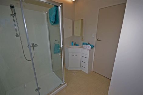 Photo of property in 2/2 Edwards Avenue, Henderson, Auckland, 0610