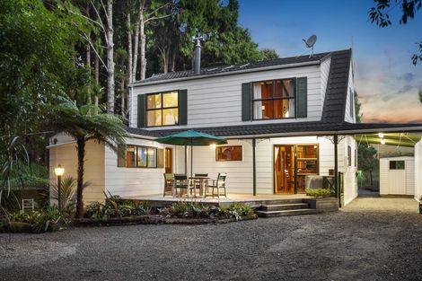 Photo of property in 25 Napuka Road, Henderson Valley, Auckland, 0612