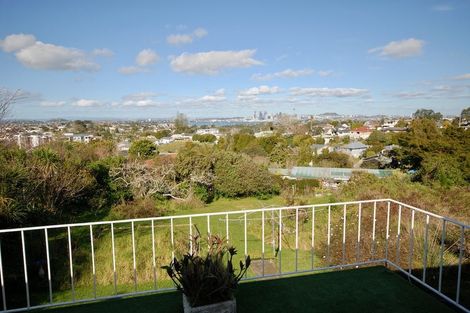 Photo of property in 94 Ocean View Road, Northcote, Auckland, 0627