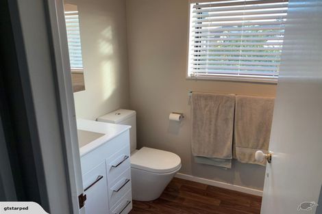 Photo of property in 2/5 Holland Road, Hillcrest, Auckland, 0627