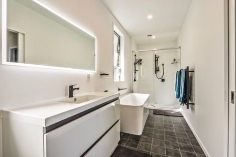 Photo of property in 55 Kakariki Grove, Waikanae, 5036