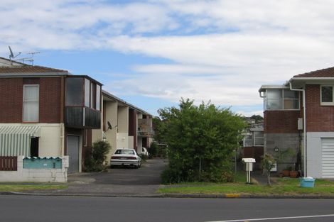 Photo of property in 2/772 Beach Road, Browns Bay, Auckland, 0630