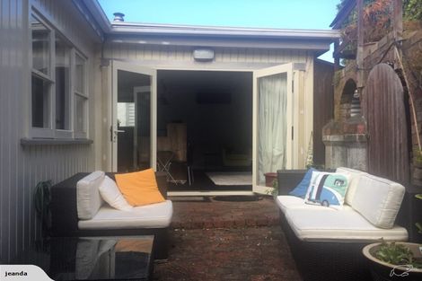 Photo of property in 17 Palliser Road, Roseneath, Wellington, 6011