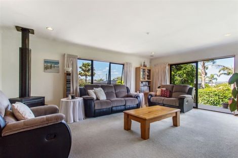 Photo of property in 6 Ferntree Terrace, West Harbour, Auckland, 0618