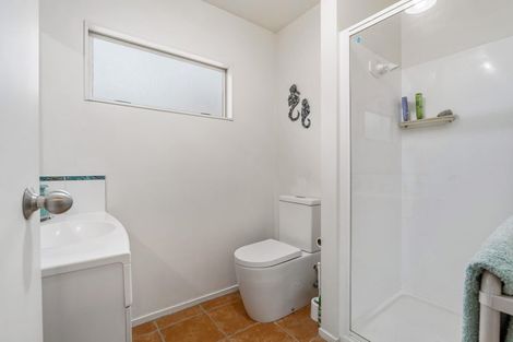 Photo of property in 1 Metric Place, Te Atatu South, Auckland, 0610