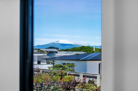 Photo of property in 5b Strandon Place, Strandon, New Plymouth, 4312