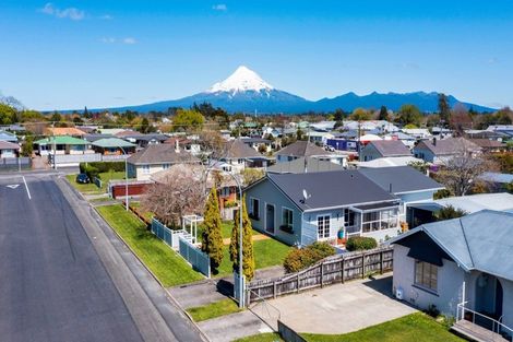 Photo of property in 30 Kahikatea Street, Inglewood, 4330