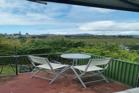 Photo of property in 12 Deuxberry Avenue, Northcote, Auckland, 0627