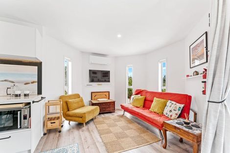 Photo of property in 1/4 Roberts Road, Matakatia, Whangaparaoa, 0930