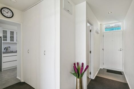 Photo of property in Gateway Apartments, 19 Maida Vale Road, Roseneath, Wellington, 6011