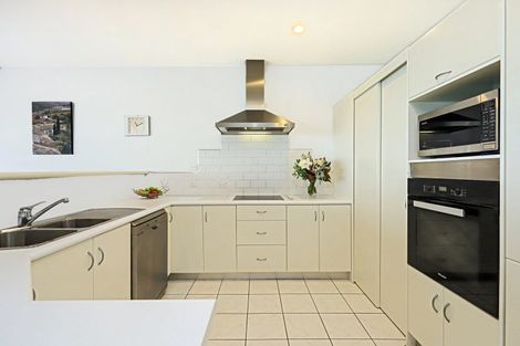 Photo of property in 132 Priestley Terrace, Bluff Hill, Napier, 4110