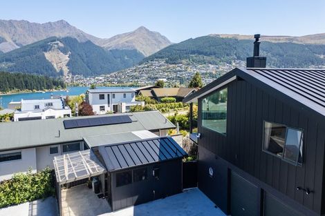 Photo of property in 18 Poplar Drive, Kelvin Heights, Queenstown, 9300