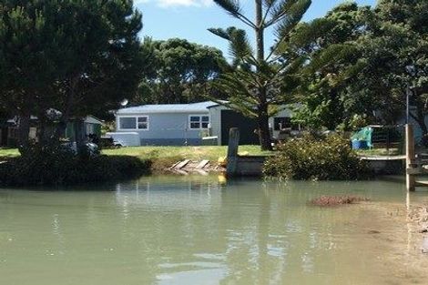 Photo of property in 22 The Terrace, Herald Island, Auckland, 0618