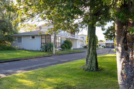 Photo of property in 2 Te Awe Awe Court, Hokowhitu, Palmerston North, 4410