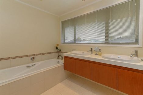 Photo of property in 4 Pokaka Place, Inglewood, 4330