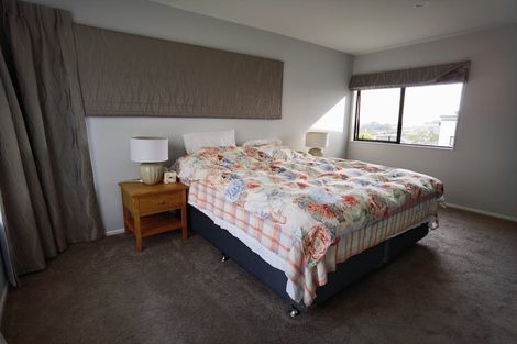 Photo of property in 4 Hornbill Drive, Fairview Heights, Auckland, 0632