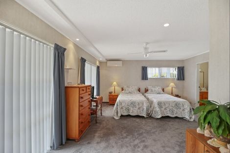 Photo of property in 213 Heatherlea Road East, Levin, 5571
