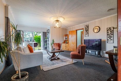 Photo of property in 86 Wikiriwhi Crescent, Awapuni, Palmerston North, 4412