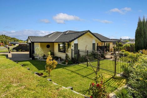 Photo of property in 14 Bathurst Crescent, Pyes Pa, Tauranga, 3112