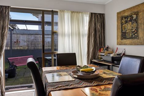 Photo of property in 4 Warkworth Grove, Bell Block, New Plymouth, 4312