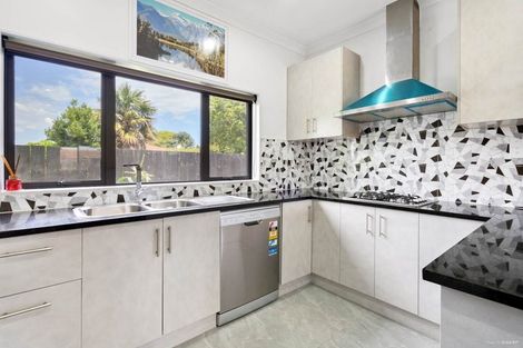 Photo of property in 11 Nagra Lane, Papakura, 2110