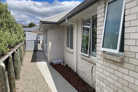 Photo of property in 8 Ratahi Way, Omokoroa, 3114