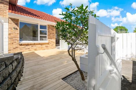 Photo of property in 2/38 Woodford Road, Mount Eden, Auckland, 1024