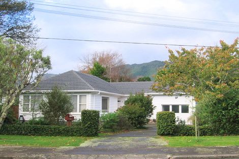 Photo of property in 11 Kowhai Grove, Waikanae, 5036