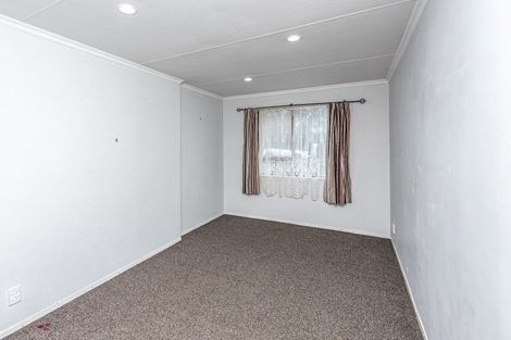 Photo of property in 8 Tongariro Street, Castlecliff, Whanganui, 4501