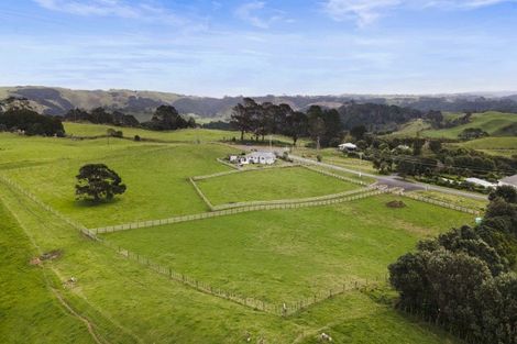 Photo of property in 2586 Awhitu Road, Awhitu, 2684