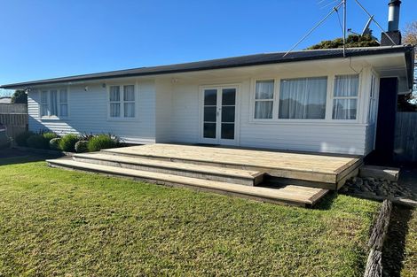 Photo of property in 4 Lyndon Place, Manurewa, Auckland, 2102