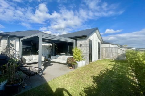 Photo of property in 19 Tangaroa Place, Poike, Tauranga, 3112