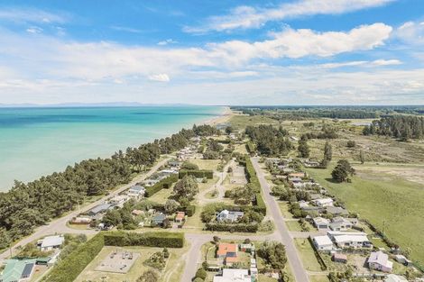 Photo of property in 11 Holton Road, Amberley, 7481