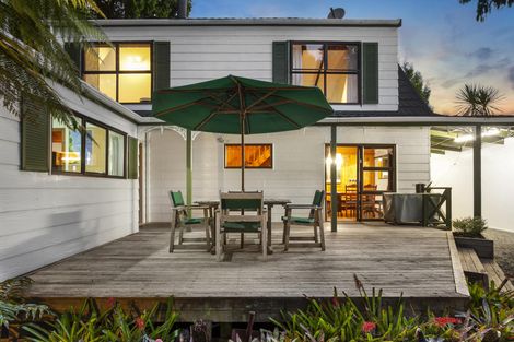 Photo of property in 25 Napuka Road, Henderson Valley, Auckland, 0612