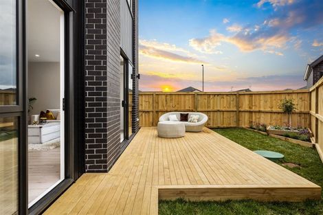 Photo of property in 19 Konoba Avenue, Kumeu, 0810