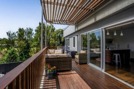 Photo of property in 19 Alberta Road, Glen Avon, New Plymouth, 4312