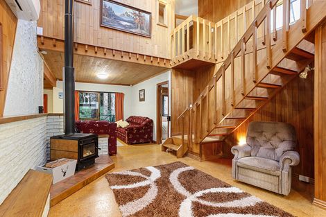 Photo of property in 25 Napuka Road, Henderson Valley, Auckland, 0612