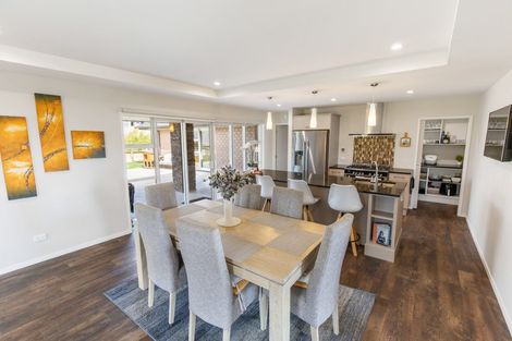 Photo of property in 206 Pacific Drive, Fitzherbert, Palmerston North, 4410