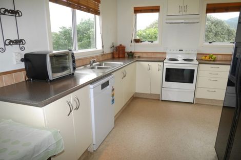 Photo of property in 28 Aperahama Street, Paekakariki, 5034