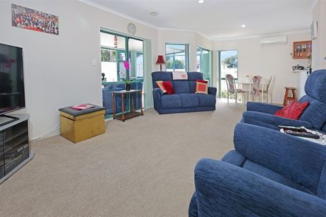 Photo of property in 1 Poinsettia Place, Henderson, Auckland, 0610