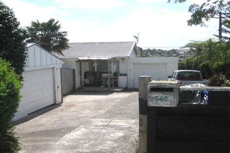 Photo of property in 347 Wairau Road, Totara Vale, Auckland, 0629