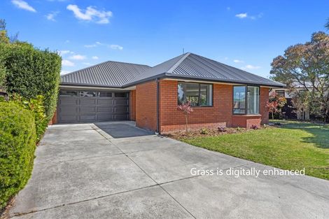 Photo of property in 33 Royal Park Drive, Parklands, Christchurch, 8083