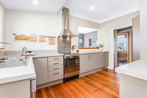 Photo of property in 112 Eden Street, Island Bay, Wellington, 6023